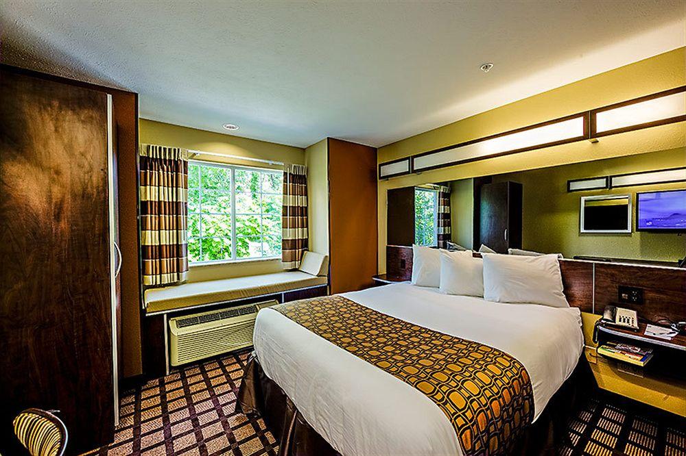 Microtel Inn And Suites נורת' קנטון מראה חיצוני תמונה