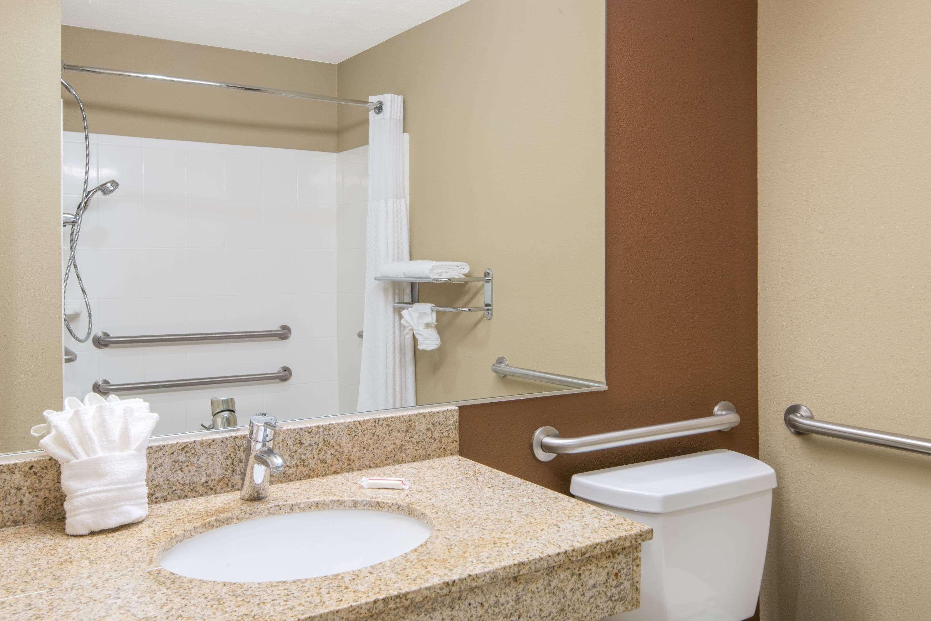 Microtel Inn And Suites נורת' קנטון מראה חיצוני תמונה