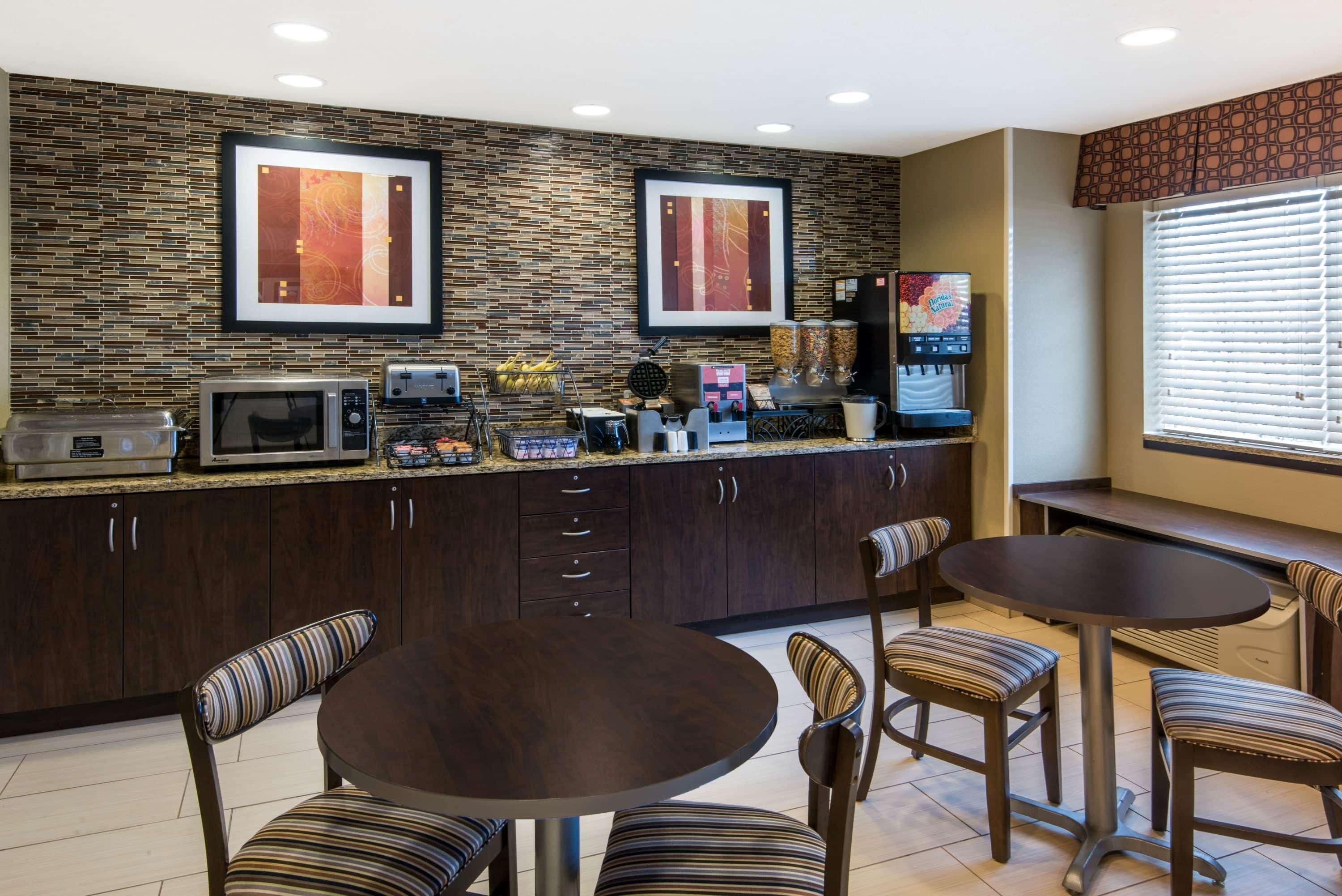 Microtel Inn And Suites נורת' קנטון מראה חיצוני תמונה