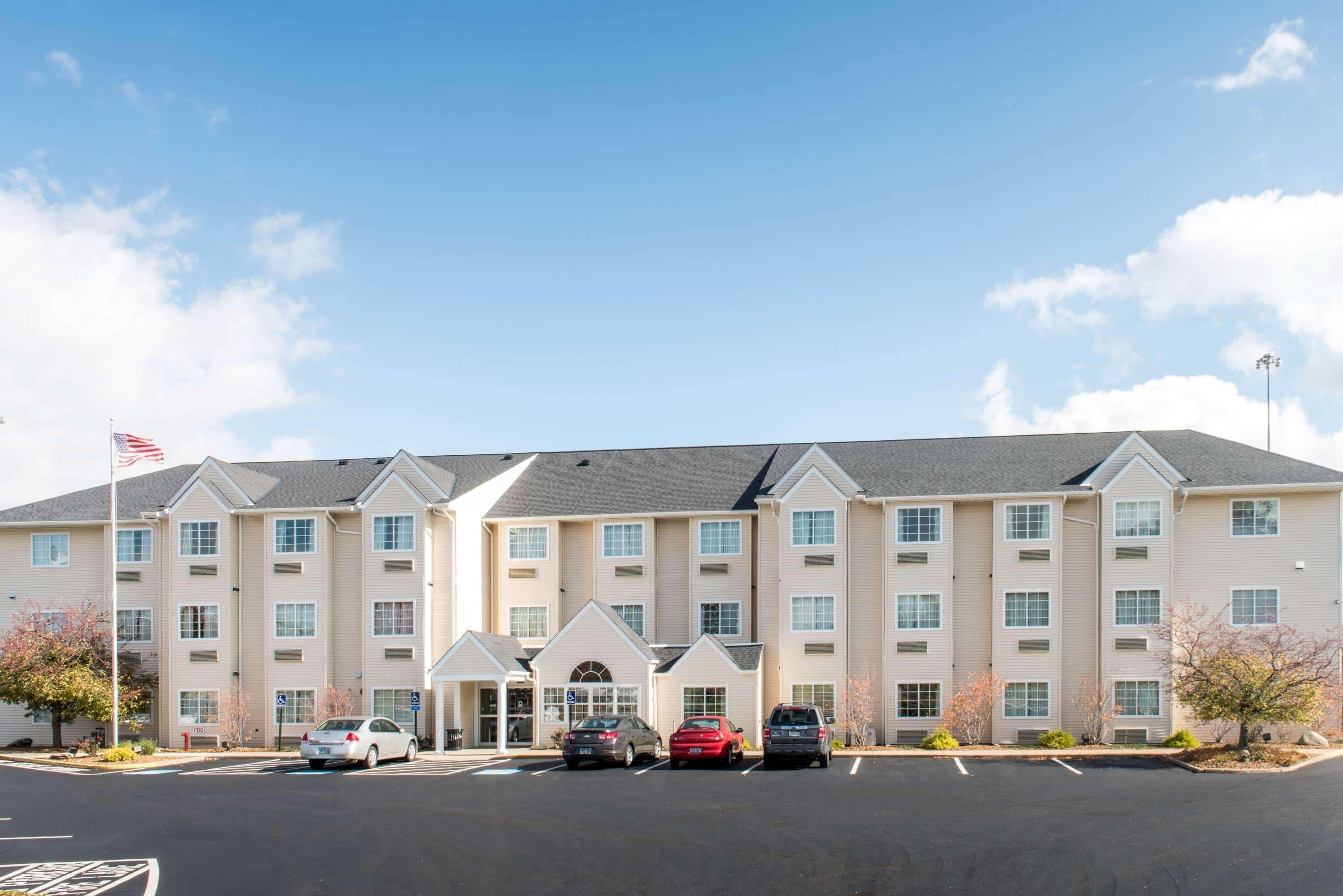 Microtel Inn And Suites נורת' קנטון מראה חיצוני תמונה