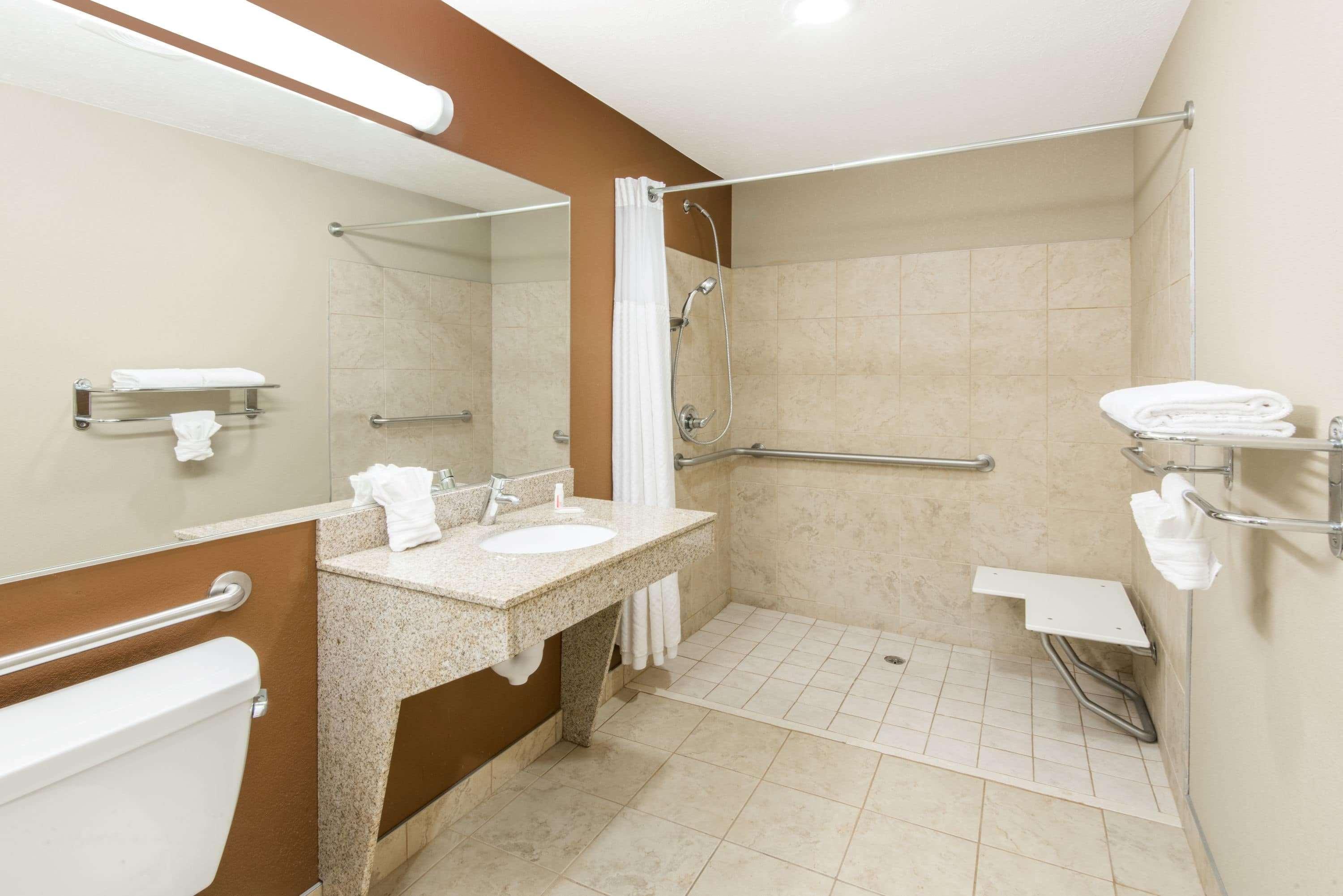 Microtel Inn And Suites נורת' קנטון מראה חיצוני תמונה