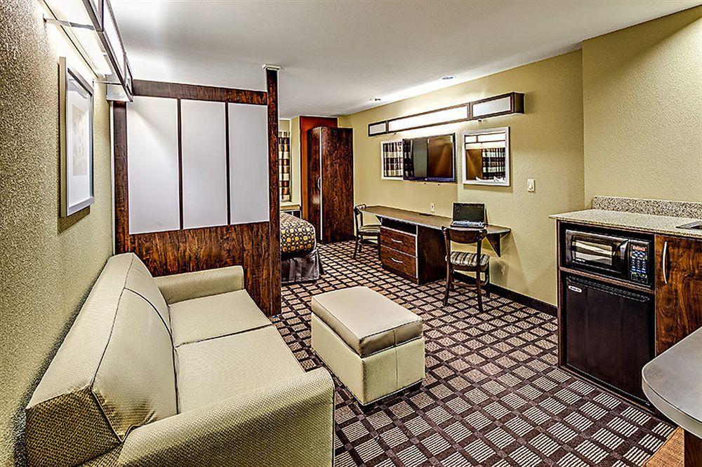 Microtel Inn And Suites נורת' קנטון מראה חיצוני תמונה