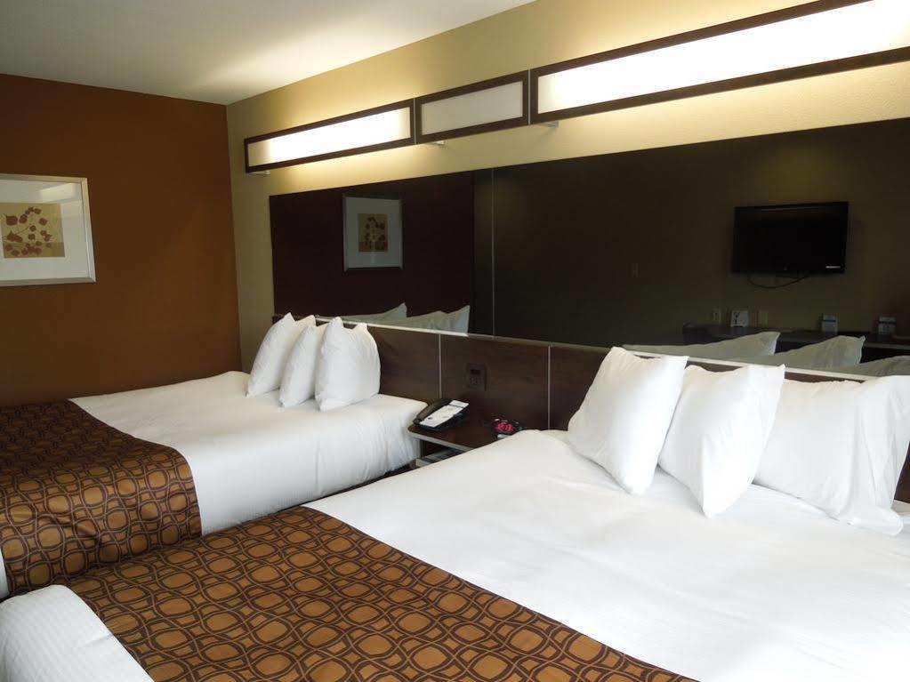 Microtel Inn And Suites נורת' קנטון מראה חיצוני תמונה