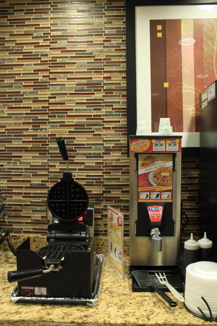 Microtel Inn And Suites נורת' קנטון מראה חיצוני תמונה